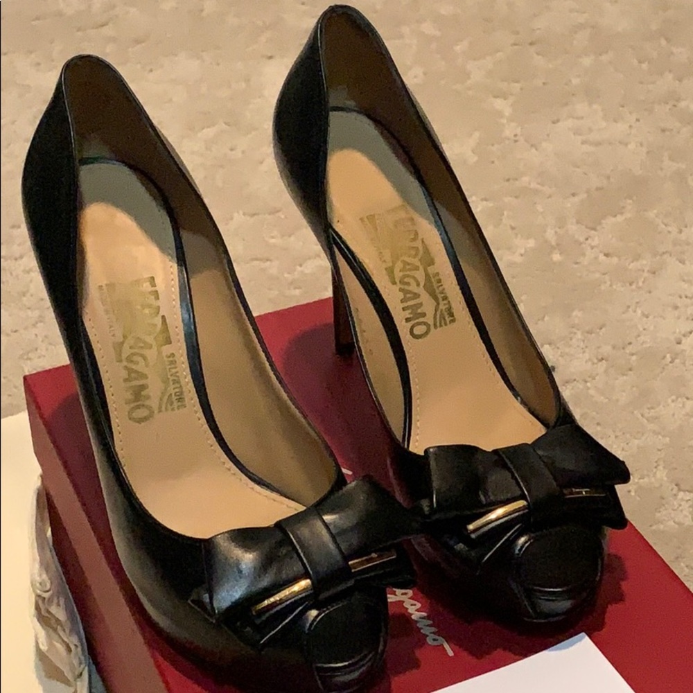 Salvatore Ferragamo pansy black 6